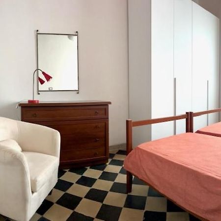 Siena Apartment 2 Parcheggio Privato E Giardino Bagian luar foto