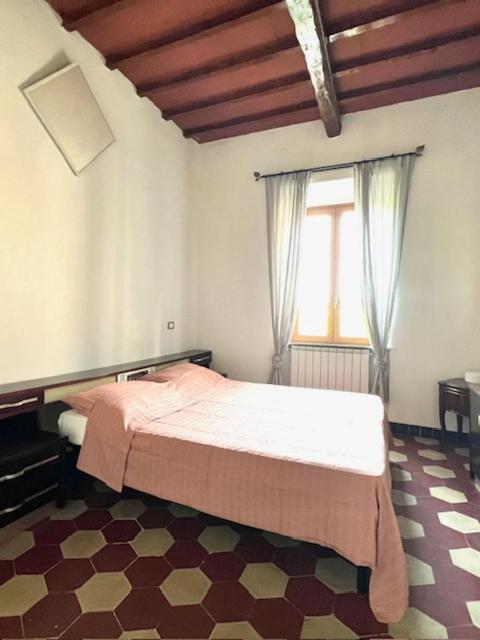 Siena Apartment 2 Parcheggio Privato E Giardino Bagian luar foto
